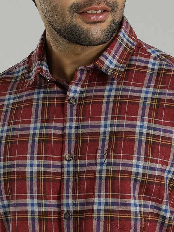 Indian Terrain Men Checkered Maroon Shirt